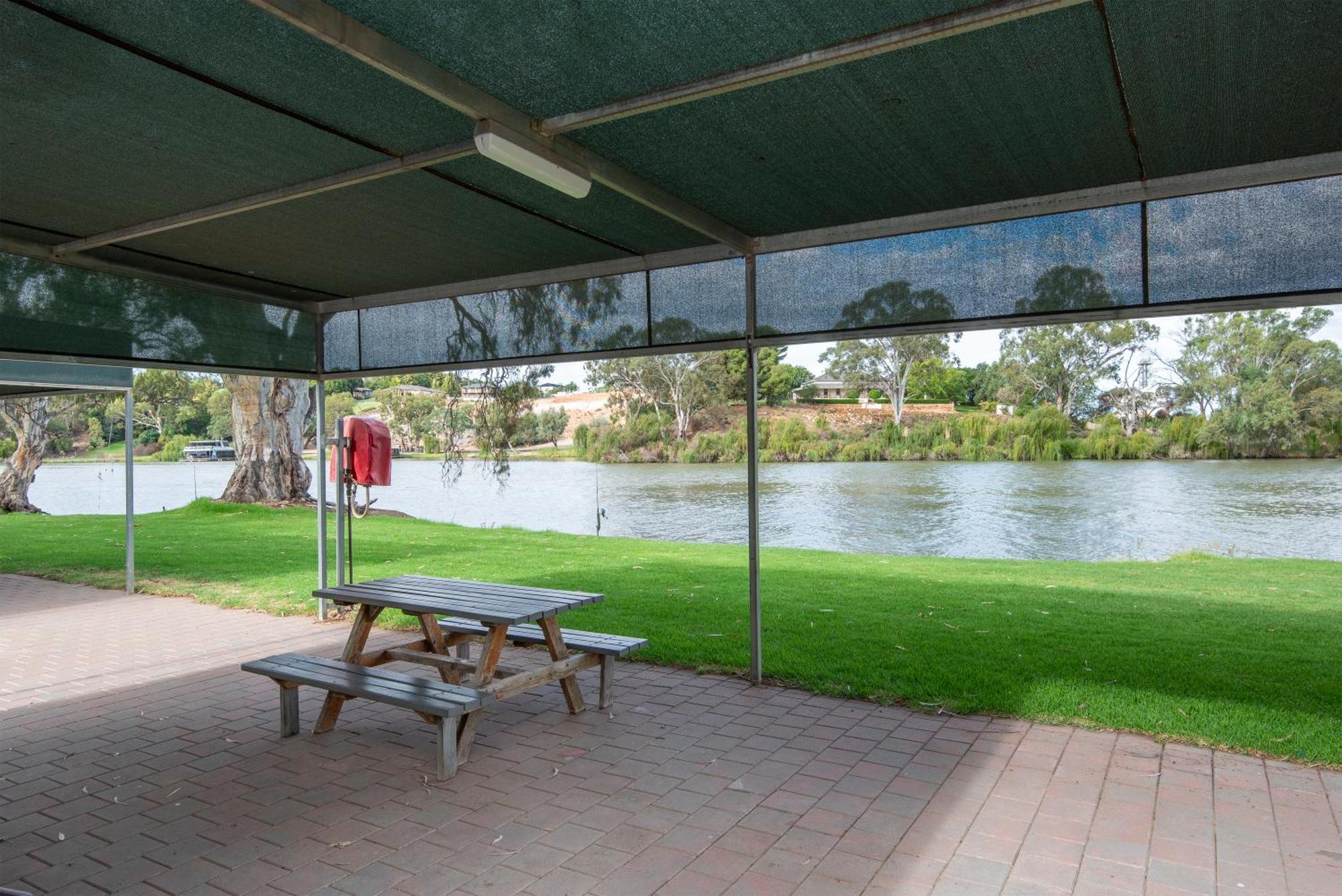 Riverbend Caravan Park Renmark Exteriör bild