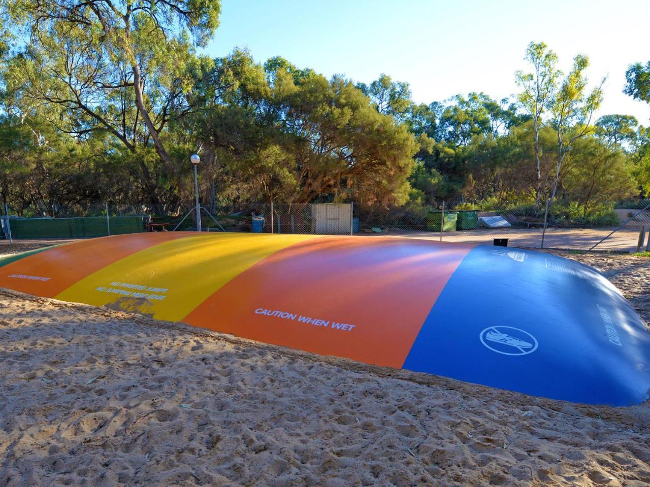 Riverbend Caravan Park Renmark Exteriör bild