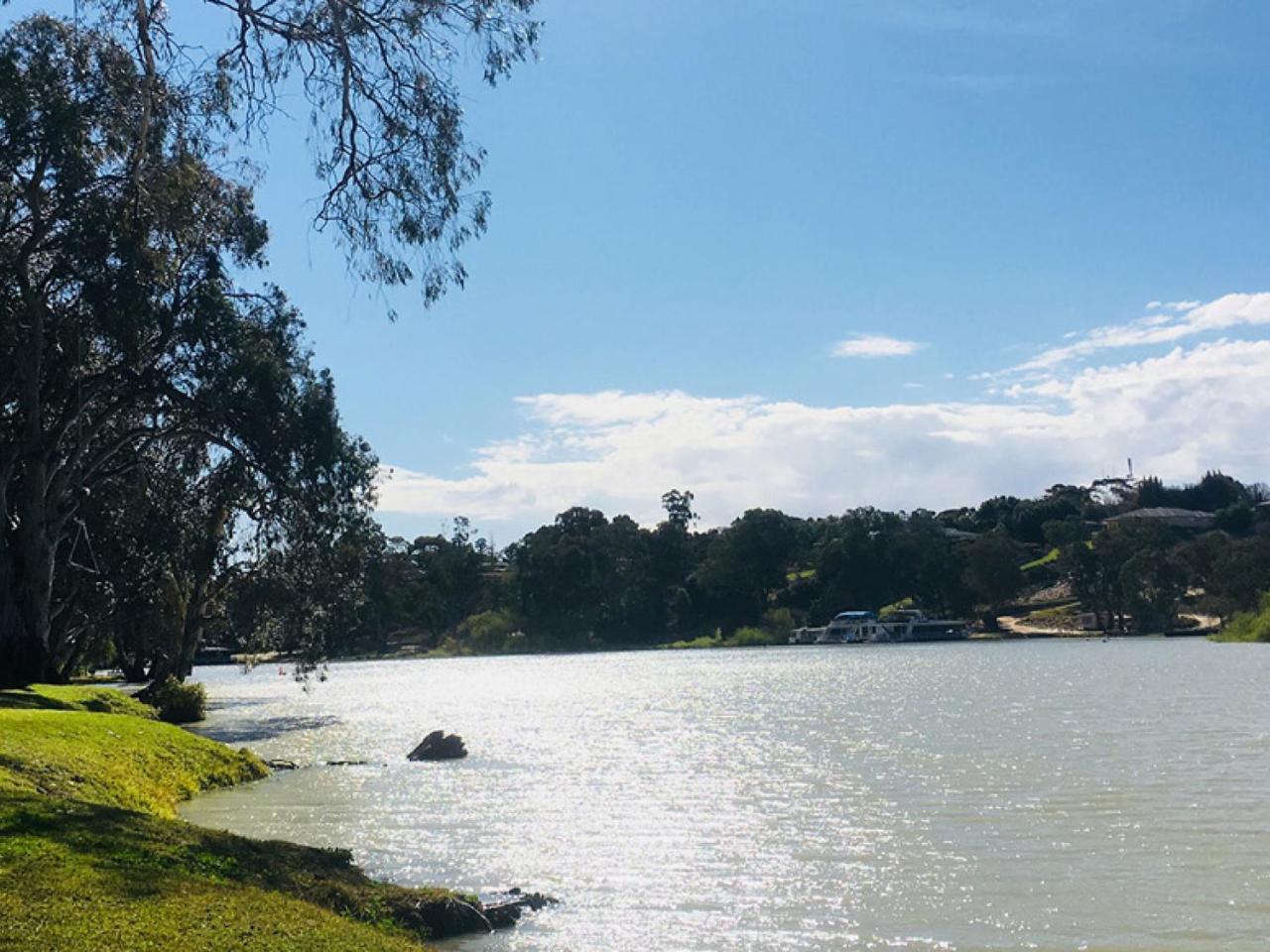 Riverbend Caravan Park Renmark Exteriör bild